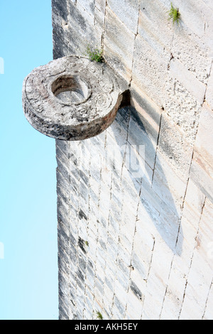 Geschnitzte Ring an der Wand des großen Ballspielplatz Chichen Itza Mexico Stockfoto