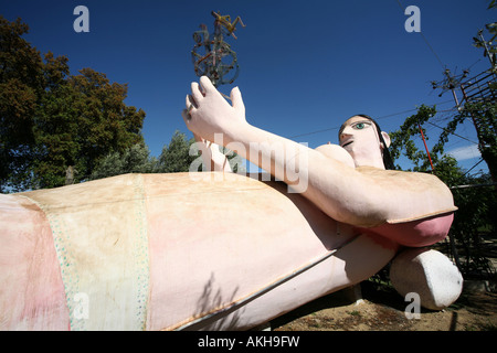 Il Giardino Fantastico und Il Mistero della Donna Kunstinstallationen, Fiorenzo Pilia Kunstwerk, San Sperate, Sardinien, Italien Stockfoto