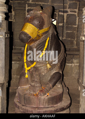 Nandi - Statut eines Stiers. Diese Statuen befinden sich normalerweise im Lord Shiva-Tempel in Indien. Stockfoto