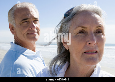 Älteres Paar am Strand Stockfoto