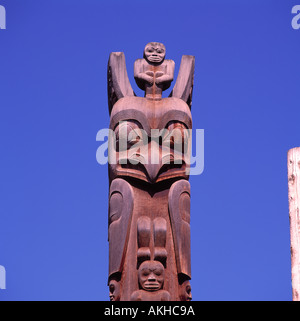 (Männliche) Gitxsan Totempfahl, Kispiox, Northern BC, Britisch-Kolumbien, Kanada - Detail Stockfoto