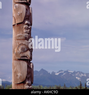(Männliche) Gitxsan Totempfahl, Kispiox, Northern BC, Britisch-Kolumbien, Kanada Stockfoto