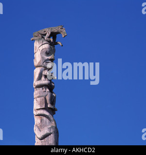 (Männliche) Gitxsan Totempfahl, Gitwangak (Kitwanga), Northern BC, Britisch-Kolumbien, Kanada - Detail Stockfoto