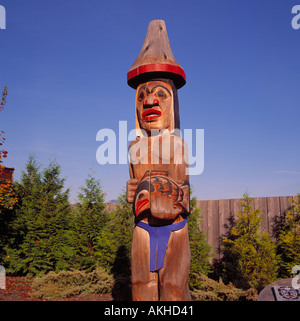 Totempfahl auf der "Quw'utsun" kulturelle and Conference Centre "in Duncan auf Vancouver Island in British Columbia Kanada Stockfoto