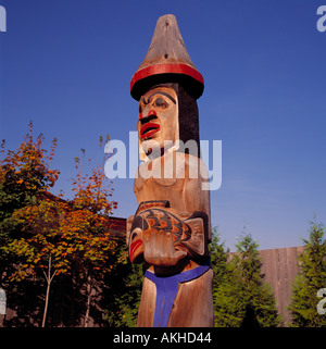 Totempfahl auf der "Quw'utsun" kulturelle and Conference Centre "in Duncan auf Vancouver Island in British Columbia Kanada Stockfoto