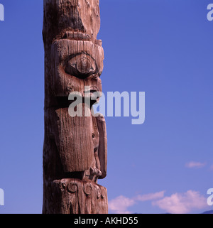 (Männliche) Gitxsan Totempfahl, Gitwangak (Kitwanga), Northern BC, Britisch-Kolumbien, Kanada - Detail Stockfoto