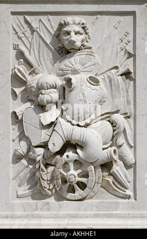 Schnitzerei Löwe und Heraldik Symbole in den Hof des Dogen Palast Venedig 2005 Stockfoto