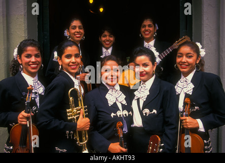 Mexikaner Person Erwachsene Frauen Frauen Mariachi Bandmitglieder Tlaquepaque Jalisco Staat Mexiko Stockfoto