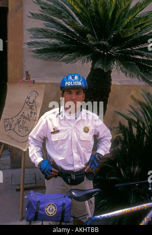 1, 1, mexikanische, mexikanische, Mann, Polizei, Offizier, Polizist, Transit Polizei, Polizei transito, Fahrradverleih, Patrouille, tlaquepaque Jalisco, Mexiko Stockfoto