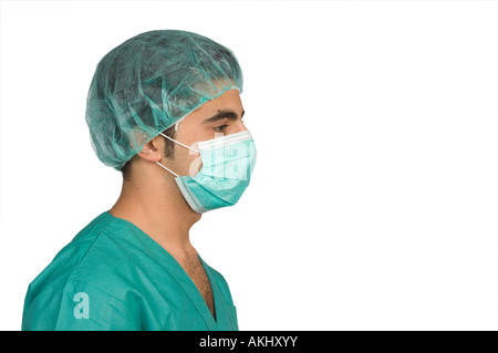 Seitenansicht der Chirurg Arzt in scrubs Stockfoto