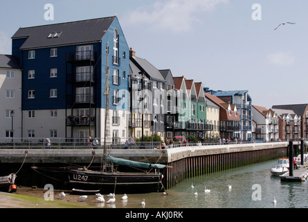 Wasser von Immobilien in Littlehampton mit Blick auf den Fluss Arun Stockfoto