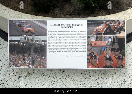 Im Inneren der Indianapolis Motor Speedway Hall Of Fame Museum mit seiner Ausstellung von Rennwagen und Erinnerungsstücke Stockfoto