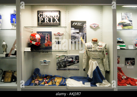 Im Inneren der Indianapolis Motor Speedway Hall Of Fame Museum mit der Ausstellung von Rennwagen und Erinnerungsstücke. Stockfoto