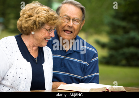 Älteres Paar, lachen Stockfoto