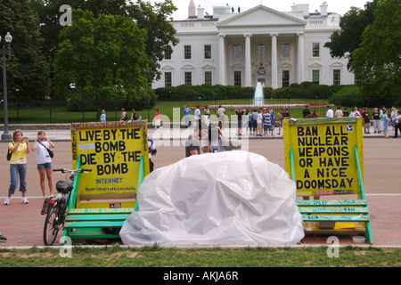 Atomwaffen Frieden Demonstrant an das Weiße Haus, Washington D.C., Vereinigte Staaten von Amerika Stockfoto