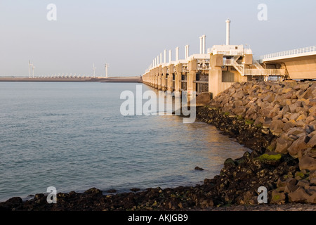 Oosterschelde Sturmflutwehr zwischen Schouwen-Duivenland und Northern-Beveland, Die Niederlande Stockfoto