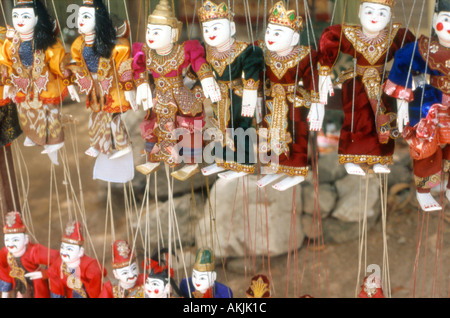 Hängende Puppen im Shop Mandalay Myanmar Stockfoto