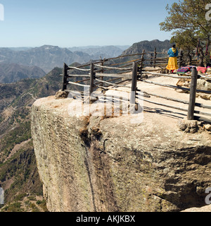 malerischen Blick auf die Berge Mexiko kein Model Release verlangt Rückansicht und Entfernung bedeutet Person wird nicht erkannt Stockfoto