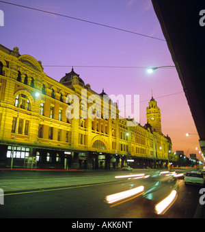 Flinders Street Station in der Nacht Melbourne Australien Stockfoto