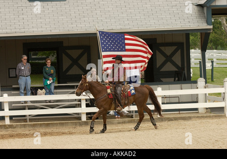 Pferd und Reiter geben Anzeigen im Kentucky Horse Center für Touristen zu sehen, USA Stockfoto