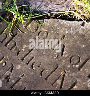 Alten Grabstein im Ring of Kerry County Kerry Irland Republik Irland Europa Stockfoto