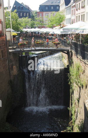 Saarburg Deutschland - Wasserfall am Fluss Leukbach in Saarburg in der Region Rheinland-Pfalz, Deutschland Stockfoto