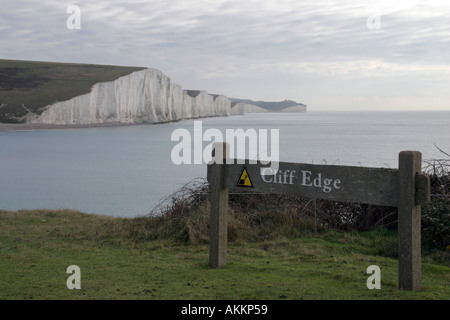 Sieben Schwestern Klippen und alten Küstenwache Hütten gesehen von den sieben Schwestern National Park in Sussex England Stockfoto