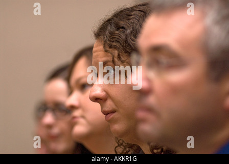 Menschen hören Sprecher bei einer Konferenz, London, UK. Stockfoto