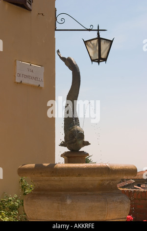 Fisch-Statue in Siena Stockfoto