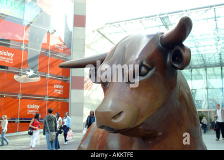 Bull Statue Bullring Shopping Centre Birmingham England Stockfoto