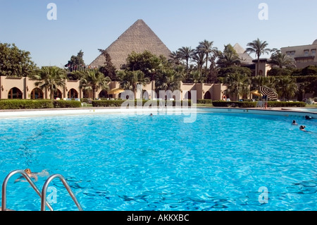 Mena House Oberoi Hotelschwimmbad neben den Pyramiden von Ghiza Kairo Ägypten Stockfoto