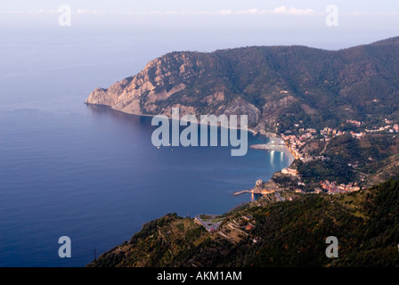 Bucht von Monterosso in den frühen Morgenstunden Nationalpark Cinque Terre Ligurien Italien Stockfoto