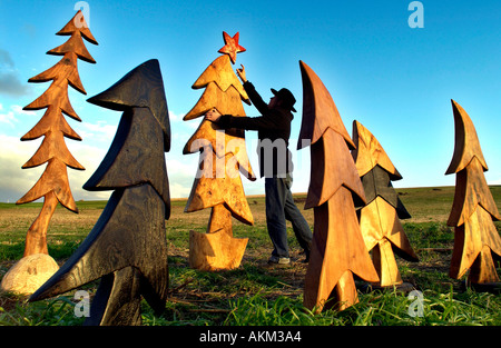 Künstler Johnny Woodfords surreal hölzernen Weihnachtsbäume Stockfoto