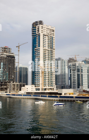 Unvollendetes Hochhaus Gebäude, im Bau Bauprojekte in den VAE. Neue Dubai Marina im Bau - Vereinigte Arabische Emirate VAE Stockfoto