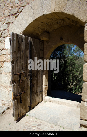 Templer Burg von Almourol. Eines der bekanntesten Schlösser in Portugal. Erbaut auf einer Felseninsel in der Mitte des Tejo. Stockfoto