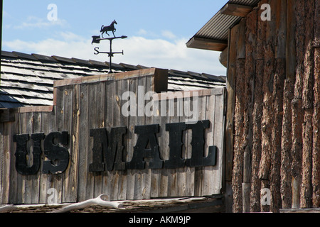 US-Mail Gebäude mit einem Pferd Weatervain in einer alten Westernstadt in South Dakota Stockfoto