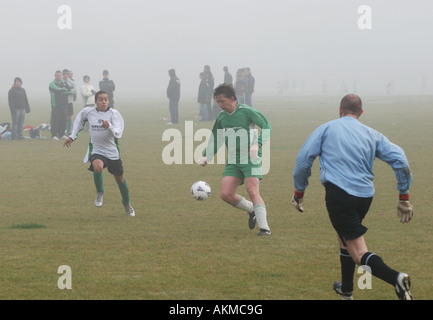 Sonntag-Liga Fußball bei Huber Lane, Leamington Spa, England, UK Stockfoto