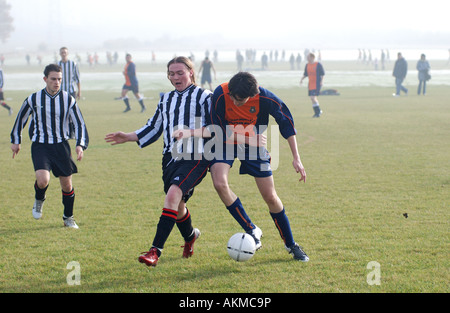 Sonntag-Liga Fußball bei Huber Lane, Leamington Spa, England, UK Stockfoto