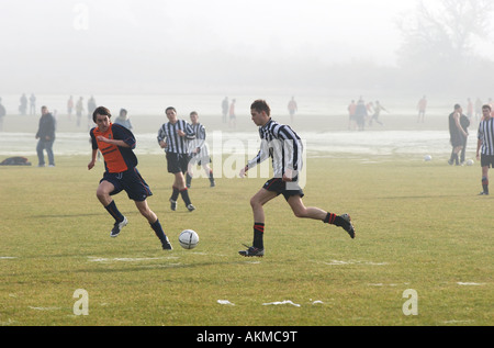 Sonntag-Liga Fußball bei Huber Lane, Leamington Spa, England, UK Stockfoto