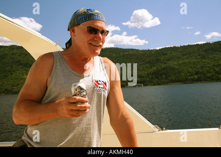 Spielen hart Ambos Bier auf einem Urlaubsboot Kreuzfahrt Stockfoto