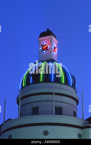 Art-Déco-Uhr und Kuppel auf einem B Gebäude Napier Nordinsel Neuseeland Stockfoto