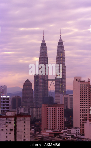 Die Petronas Towers vor Dawn Kuala Lumpur Malaysia Stockfoto