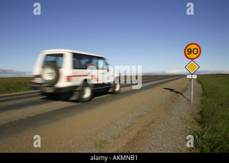 Die offene Straße A typische Straße im Süd-westlichen Island über den Highway Nummer eins mit einer Höchstgeschwindigkeit von 90 km/h Stockfoto