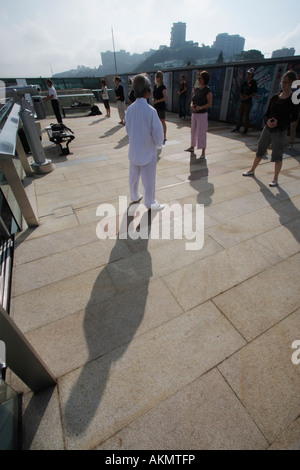 Tai Chi-Klasse an der Spitze Hong Kong Stockfoto