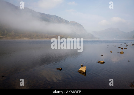 Herbst Nebel clearing auf Loch Lubnaig Loch Lomond und die Trossachs National Park Stockfoto