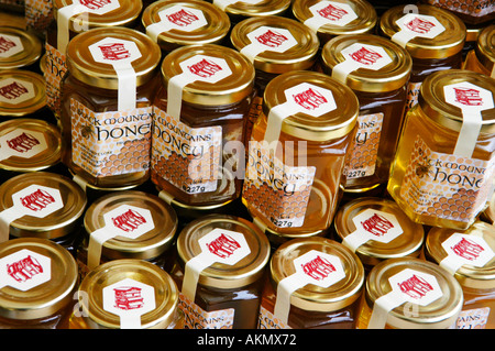 Gläser von Black Mountain-Honig für den Verkauf auf Straßenstand jährliche Feinschmeckerfest in Abergavenny Monmouthshire Wales UK GB Stockfoto