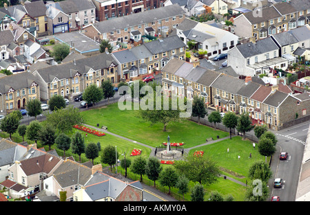 Blick über den ehemaligen Kohle Bergbau Dorf von Cwmcarn in den Tälern von South Wales UK Stockfoto