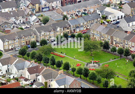 Blick über den ehemaligen Kohle Bergbau Dorf von Cwmcarn in den Tälern von South Wales UK Stockfoto