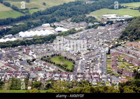 Blick über den ehemaligen Kohle Bergbau Dorf von Cwmcarn in den Tälern von South Wales UK Stockfoto