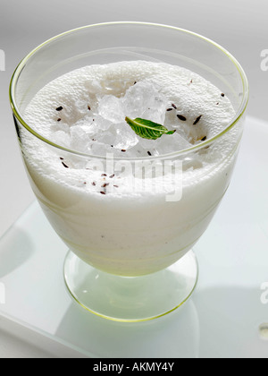 Ein Glas eisgekühlten indischen Namkeen Lassi trinken redaktionelle Essen Stockfoto